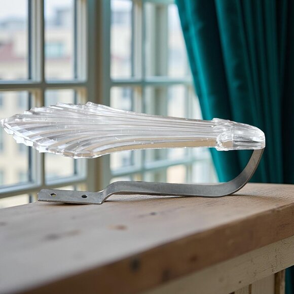 Pair Lucite Fan/Shell Curtain Holdbacks • Hollywood-Regency / Art-Deco Revival • - Picture 6 of 10